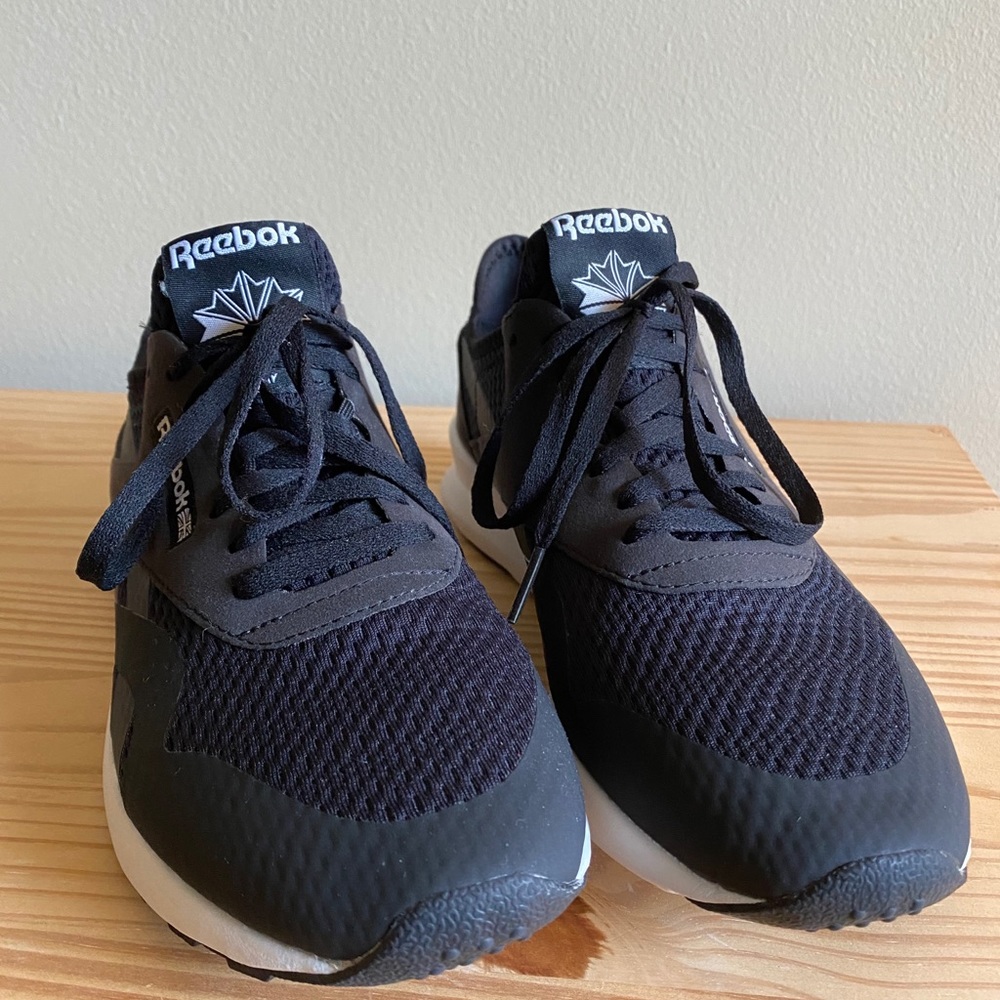 Reebok - Picture 2 of 8